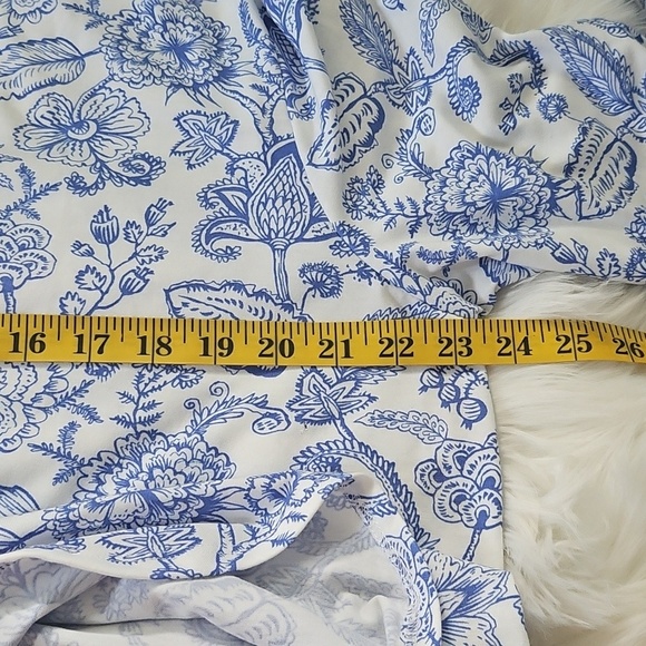 LuLaRoe Blue and White Print Valentina Button-Down Top NWOT - Picture 11 of 12